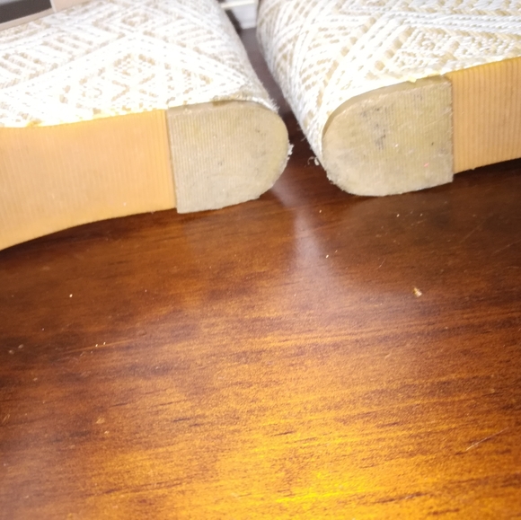 Size 7 Tahari platform 4 inch heels sandals - Picture 4 of 4